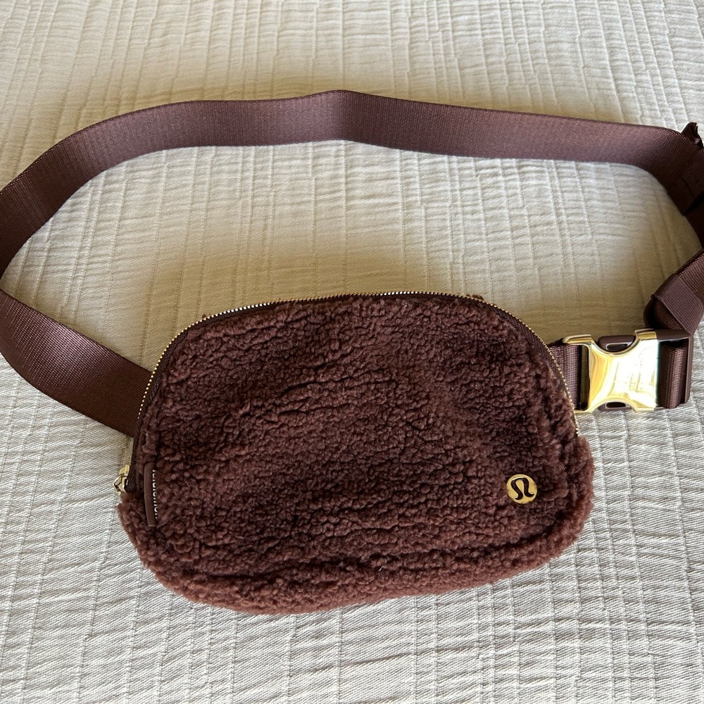 Lululemon bum bag, belt bag, fanny pack, crossbody , brown Sherpa